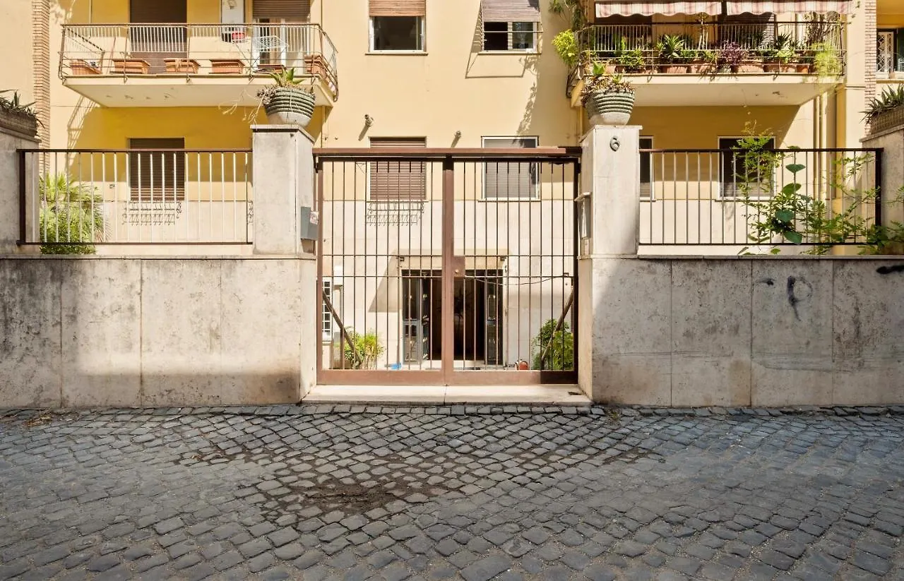 Apartament 3 Bed Modern Flat - 15 Minutes Walk To Colosseum Rzym Włochy