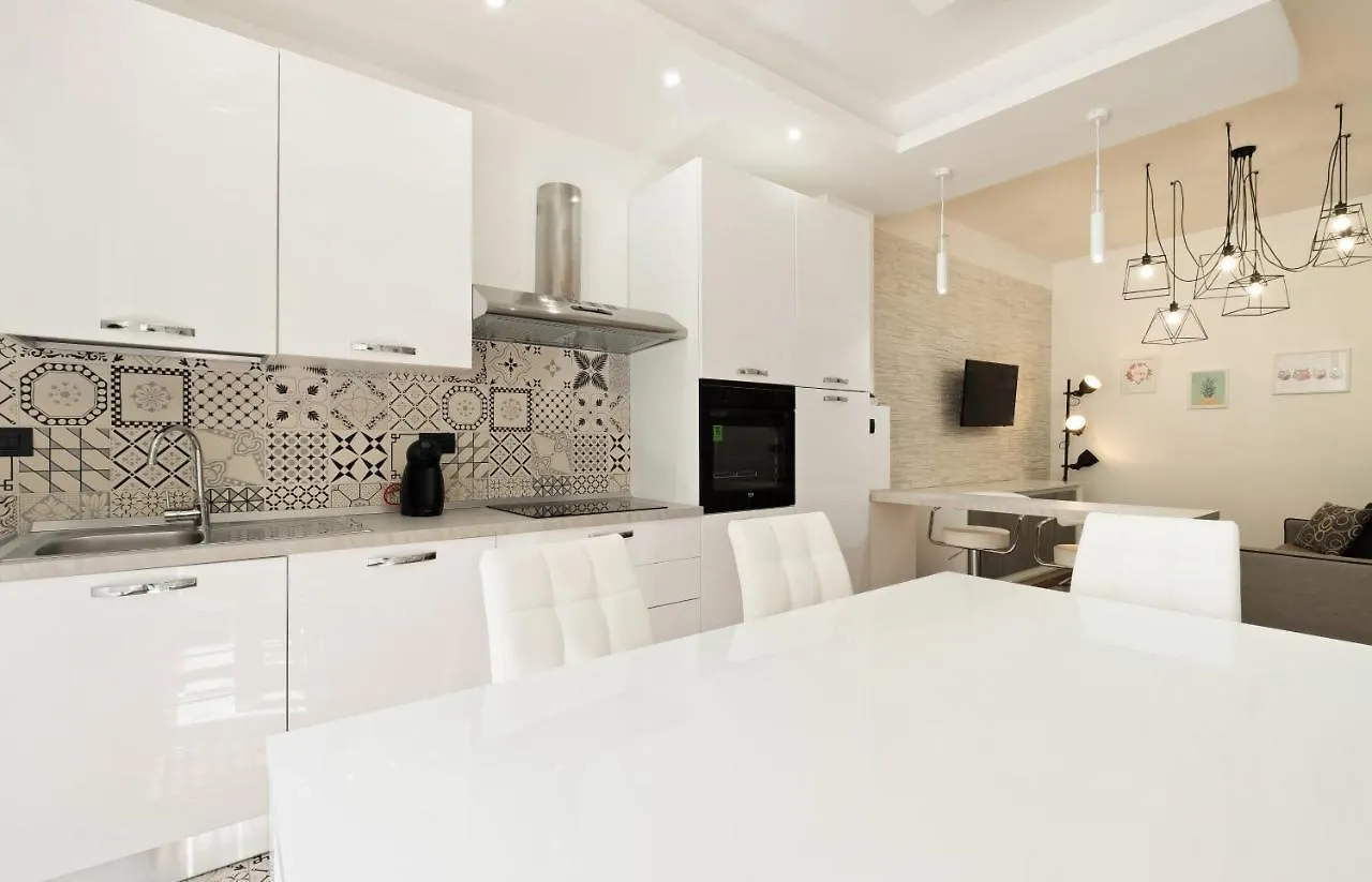 Apartment 3 Bed Modern Flat - 15 Minutes Walk To Colosseum Rome