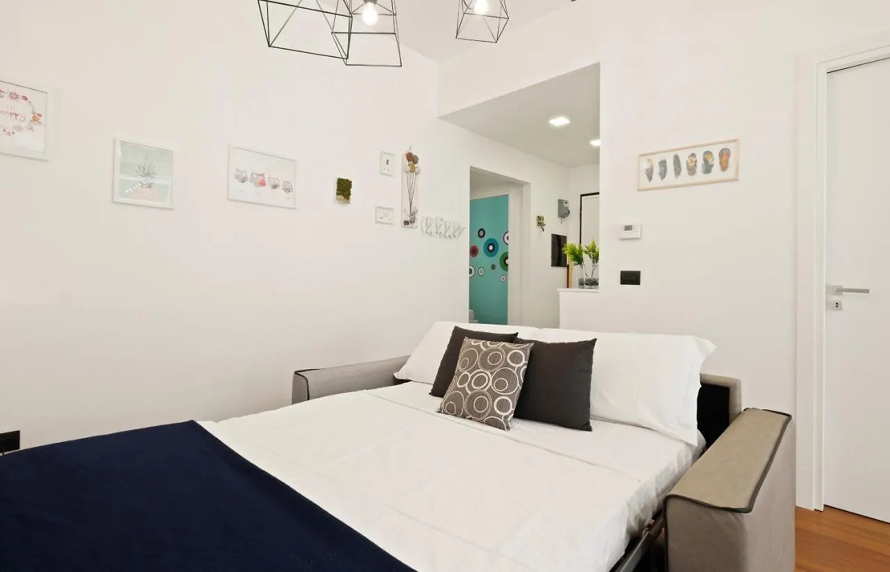 3 Bed Modern Flat - 15 Minutes Walk To Colosseum Rome 0*,