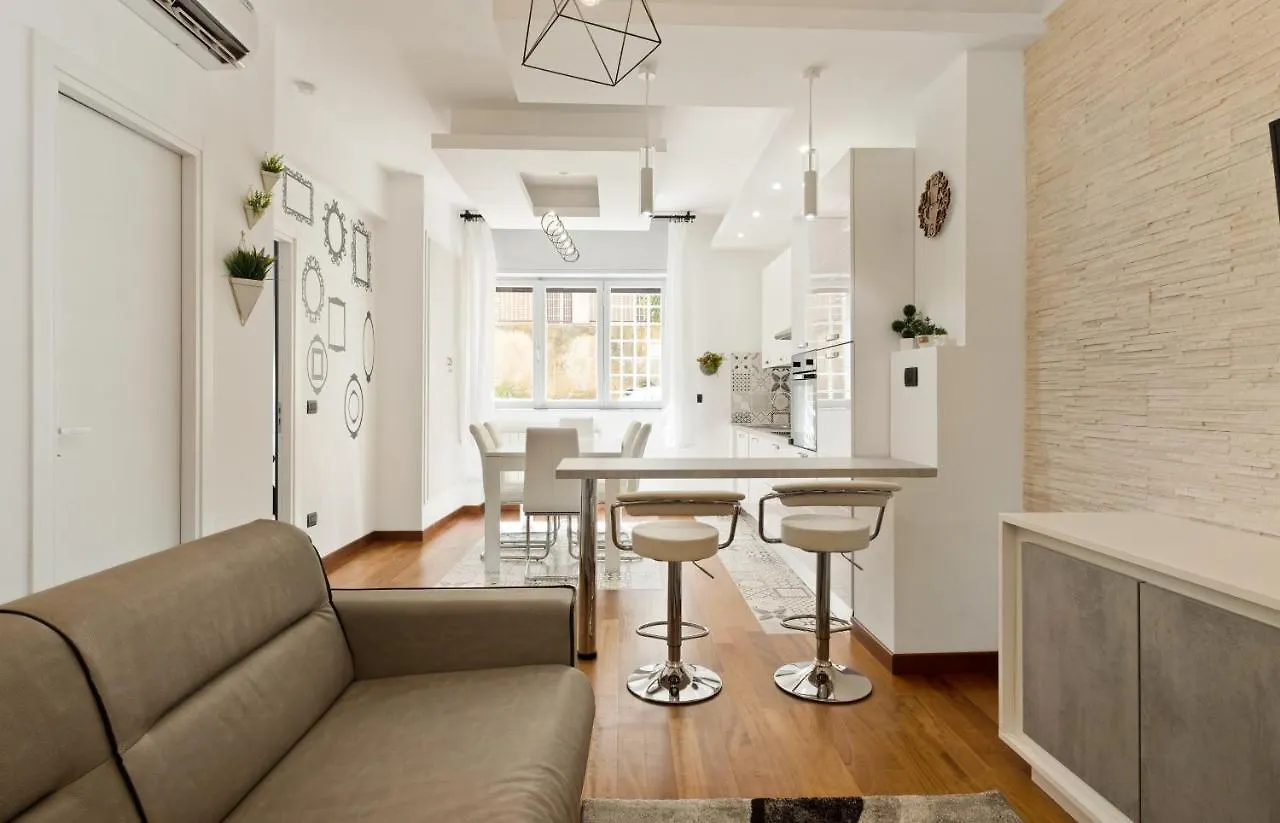 3 Bed Modern Flat - 15 Minutes Walk To Colosseum Rome