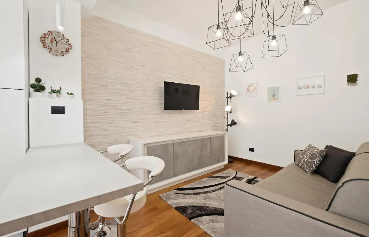 3 Bed Modern Flat - 15 Minutes Walk To Colosseum Rome