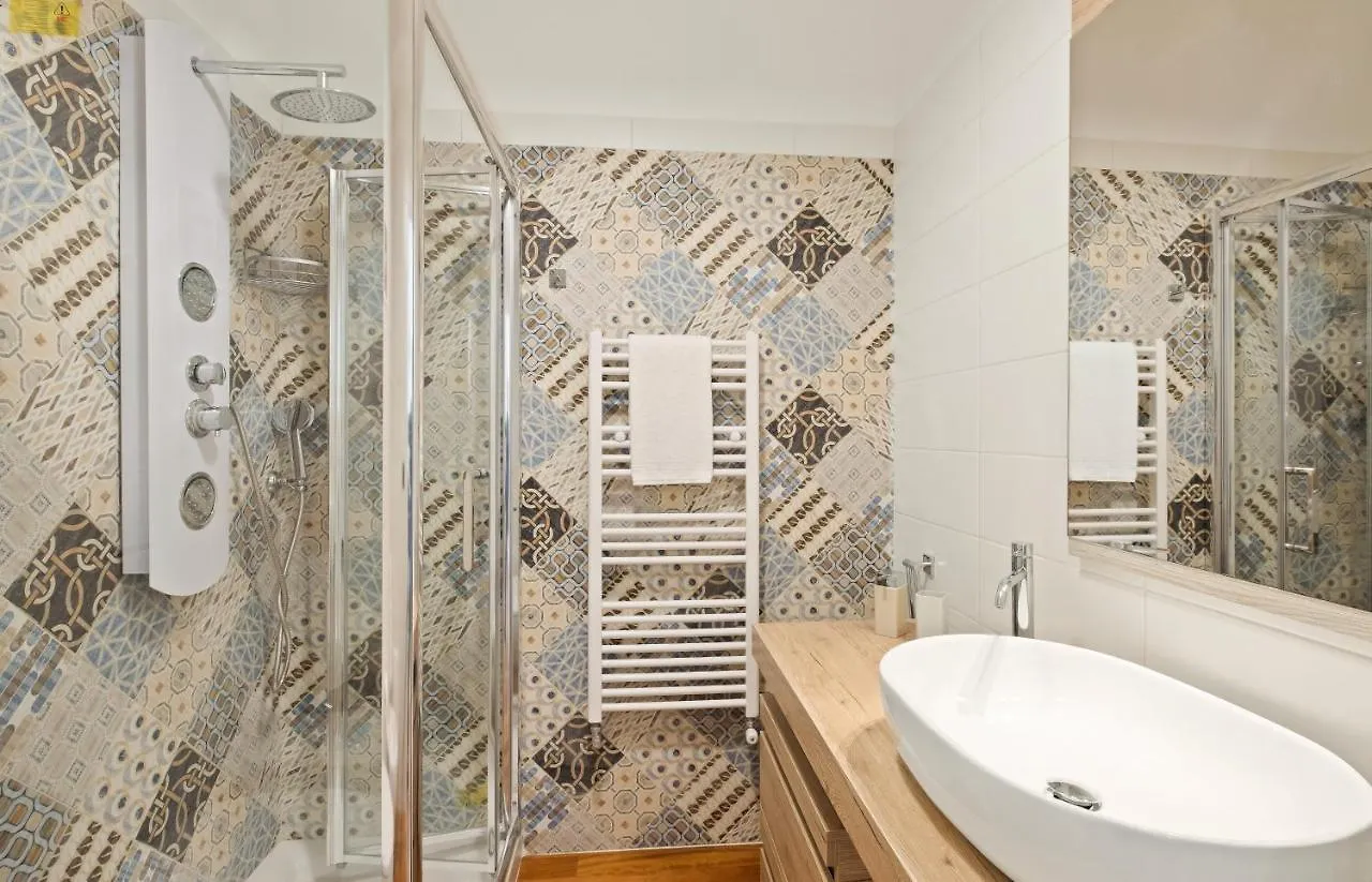 3 Bed Modern Flat - 15 Minutes Walk To Colosseum Rome Apartment