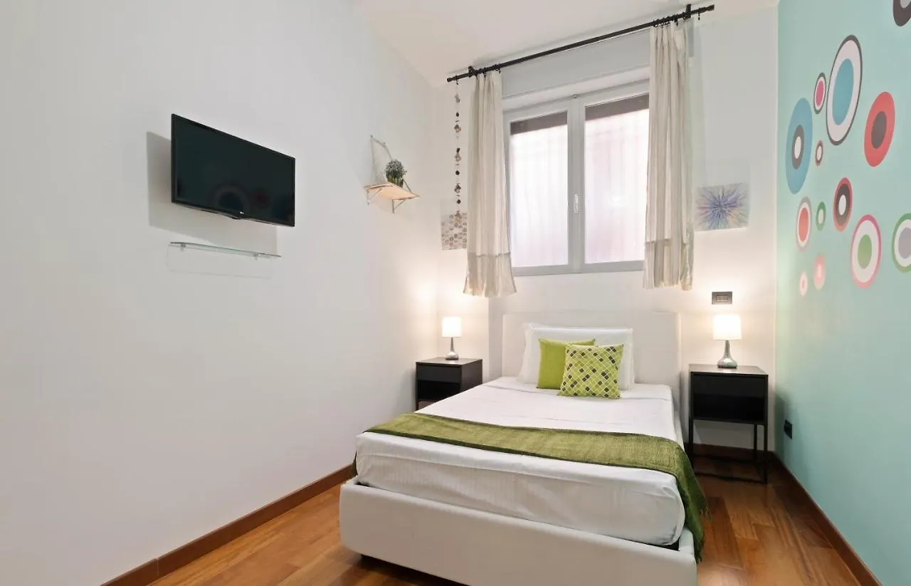 3 Bed Modern Flat - 15 Minutes Walk To Colosseum Rome