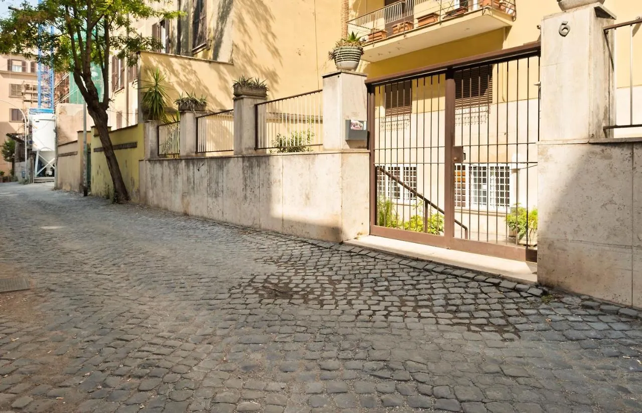 3 Bed Modern Flat - 15 Minutes Walk To Colosseum Rome Italy