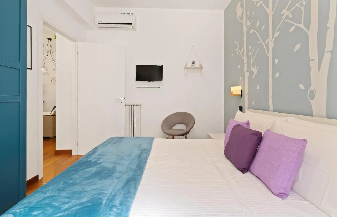 3 Bed Modern Flat - 15 Minutes Walk To Colosseum Rome Apartment